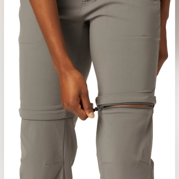 NWT Columbia womens convertible cargo pants | zip off pants - size 4 | beige - Picture 2 of 16